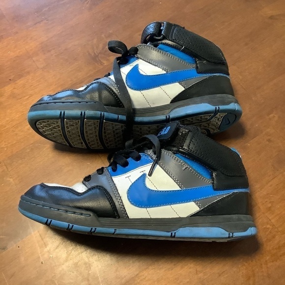 Nike Mid Athletic Shoes 6.0. Size 5 - Picture 4 of 7